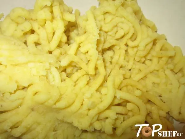 Картопляний рулет з куркою (нарізаємо дрібними кубиками) Картопляний рулет з куркою