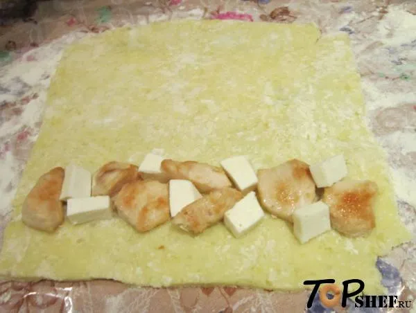 Картопляний рулет з куркою (нарізаємо дрібними кубиками) Картопляний рулет з куркою