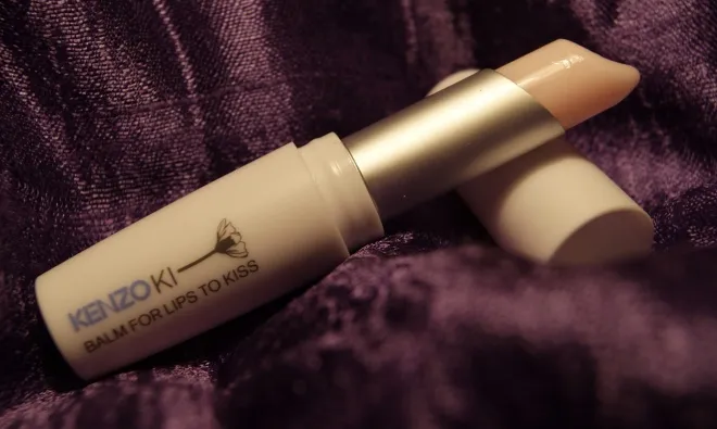 Kenzoki balm for lips to kiss - бальзам для губ «ніжний поцілунок» відгуки - eueu (Свотч) Kenzoki balm for lips to kiss - бальзам для губ «ніжний поцілунок» відгуки - eueu
