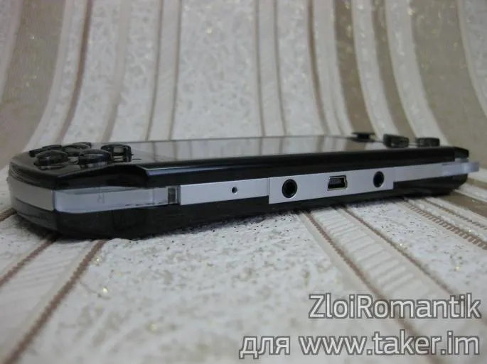 Китайська портативна ігрова консоль gameplayer psp mp5 (консоль) Китайська портативна ігрова консоль gameplayer psp mp5