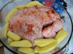 Курочка в духовці фарширована цибулею