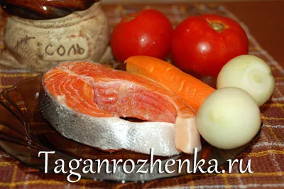 Лосось тушкований з овочами