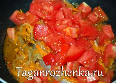 Лосось тушкований з овочами
