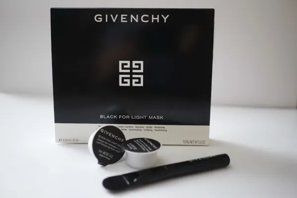 Моя ставка на чорне маска для обличчя givenchy black for light mask - елена Чемезова (givenchy) Моя ставка на чорне маска для обличчя givenchy black for light mask - елена Чемезова
