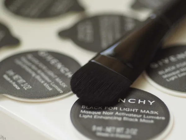 Моя ставка на чорне маска для обличчя givenchy black for light mask - елена Чемезова (ставка) Моя ставка на чорне маска для обличчя givenchy black for light mask - елена Чемезова
