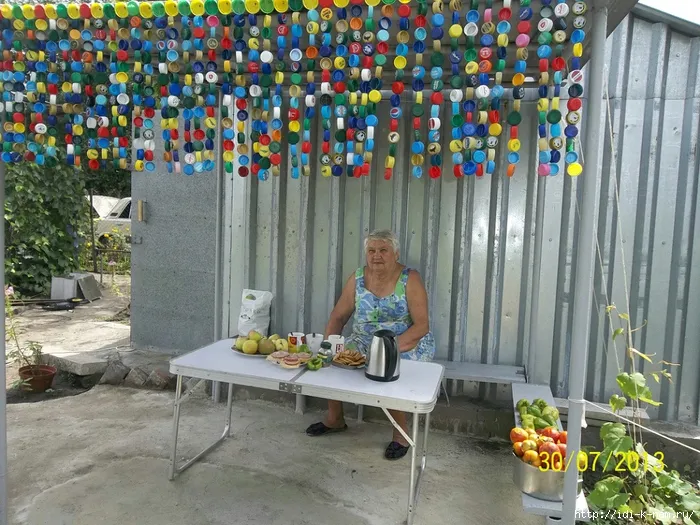 Мозаїка з пластикових кришок