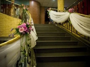 Оформлення сходів на весілля - весільне оформлення банкетних залів, кафе і ресторанів в Казані