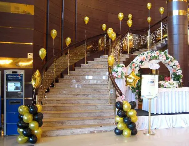 Оформлення сходів на весілля - весільне оформлення банкетних залів, кафе і ресторанів в Казані
