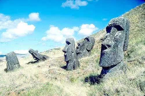 Острів Пасхи, статуї моаї