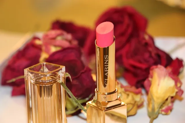 Поживна губна помада rouge eclat (відтінок № 04 tropical pink) від clarins - відгуки, фото і ціна (відгуки) Поживна губна помада rouge eclat (відтінок № 04 tropical pink) від clarins - відгуки, фото і ціна