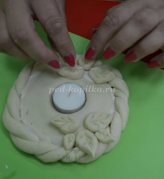 Підсвічник з солоного тіста з трояндами своїми руками (руками) Підсвічник з солоного тіста з трояндами своїми руками