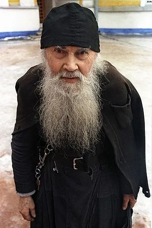 З усього було видно, що це не земна людина »(видно) З усього було видно, що це не земна людина »