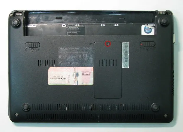П'ятий елемент - нарощуємо пам'ять (ram) нетбука - на прикладі asus eeepc 1001p (болти секції оперативної) П'ятий елемент - нарощуємо пам'ять (ram) нетбука - на прикладі asus eeepc 1001p