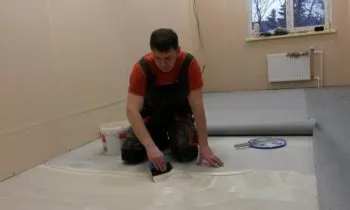 Чим приклеїти лінолеум до дерев'яної підлоги (приклеїти) Чим приклеїти лінолеум до дерев'яної підлоги