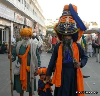 Чим би голову прикрити