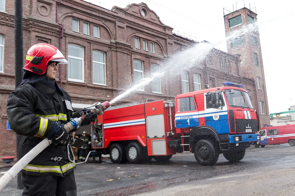 Рольові ігри, або як я була пожежним, ана Стас (професію один день) Рольові ігри, або як я була пожежним, ана Стас