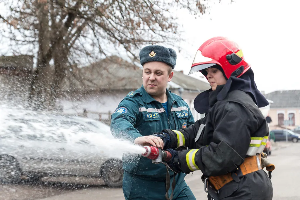 Рольові ігри, або як я була пожежним, ана Стас (професію один день) Рольові ігри, або як я була пожежним, ана Стас
