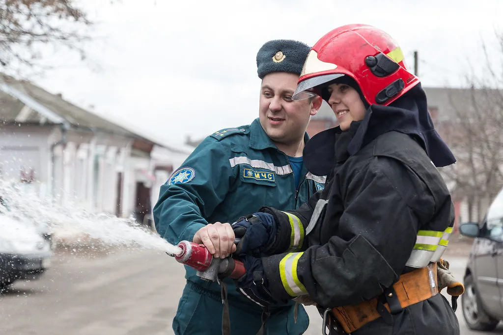 Рольові ігри, або як я була пожежним, ана Стас (професію один день) Рольові ігри, або як я була пожежним, ана Стас