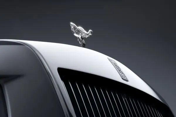 Rolls-royce phantom viii представлено найрозкішніший автомобіль від початку часів
