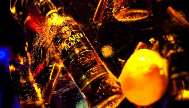 Рецепти коктейлів з ромом бакарді блек - коктейлі рецепти ром бакарді - коктейлі (блек) Рецепти коктейлів з ромом бакарді блек - коктейлі рецепти ром бакарді - коктейлі