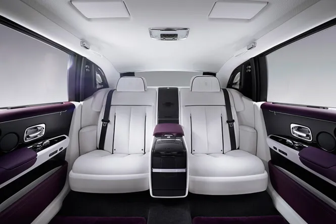 Rolls-royce phantom viii представлено найрозкішніший автомобіль від початку часів