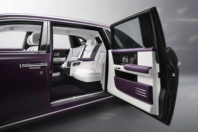 Rolls-royce phantom viii представлено найрозкішніший автомобіль від початку часів