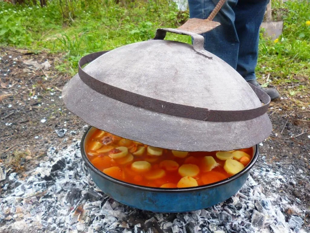 Сач (блюдо балканської кухні) (блюдо) Сач (блюдо балканської кухні)