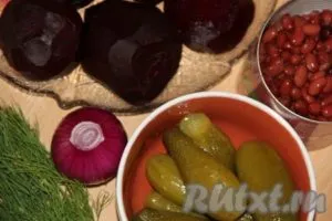 Салат з редискою, огірком і сирої морквою - готуємо покроково з фото