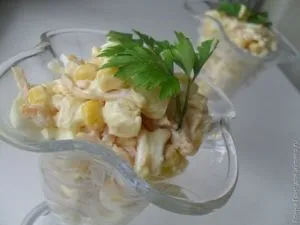 Салат з карбонатом і ананасами