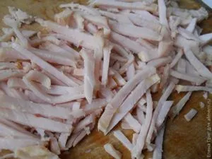 Салат з карбонатом і ананасами