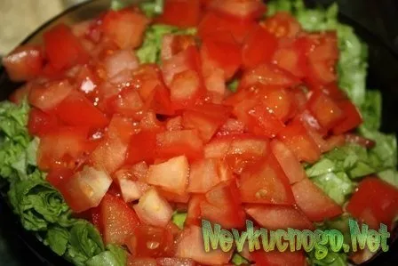 Салат з куркою, квасолею, помідорами, і сухариками - покроковий рецепт (квасолею) Салат з куркою, квасолею, помідорами, і сухариками - покроковий рецепт