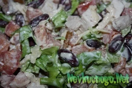 Салат з куркою, квасолею, помідорами, і сухариками - покроковий рецепт (помідорами) Салат з куркою, квасолею, помідорами, і сухариками - покроковий рецепт