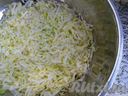 Салат з капустою, ковбасою і кукурудзою - рецепт з фото (ковбасою) Салат з капустою, ковбасою і кукурудзою - рецепт з фото