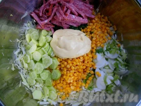 Салат з капустою, ковбасою і кукурудзою - рецепт з фото (ковбасою) Салат з капустою, ковбасою і кукурудзою - рецепт з фото
