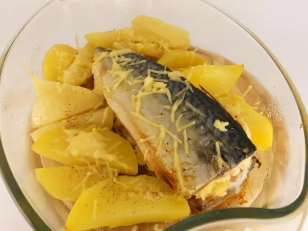 Скумбрія з сиром запечена в духовці, печемо і варимо (скумбрія) Скумбрія з сиром запечена в духовці, печемо і варимо