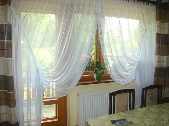 Штори в зал і вітальню на вікно з балконом фото новинок 2017 роки (фото) Штори в зал і вітальню на вікно з балконом фото новинок 2017 року