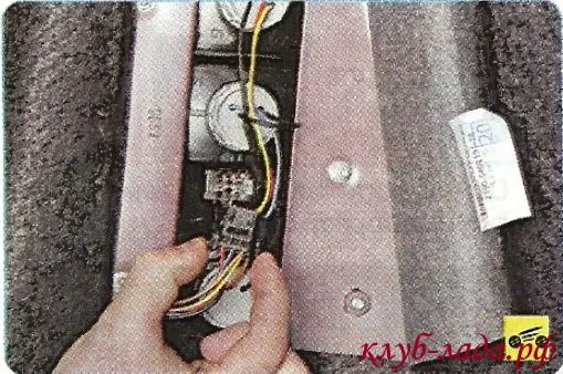 Зняття і установка передніх і задніх фар гранти (задніх) Зняття і установка передніх і задніх фар гранти