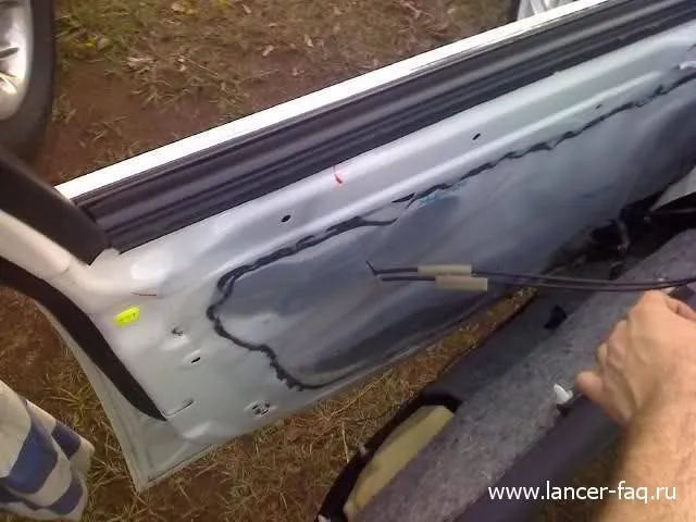 Зняття обшивки передніх дверей mitsubishi lancer x (двері) Зняття обшивки передніх дверей mitsubishi lancer x