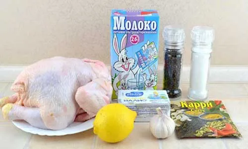 Тушкована курка в молоці