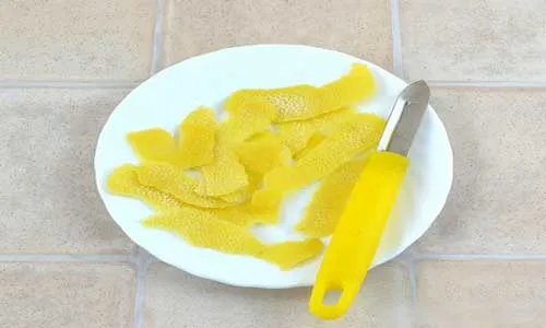 Тушкована курка в молоці