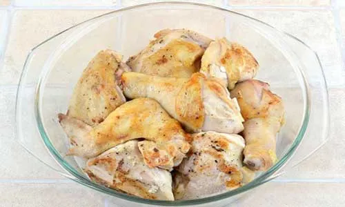 Тушкована курка в молоці