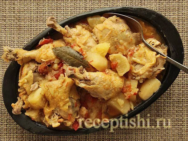 Тушкована курка з картоплею, кулінарні рецепти з фото (рецепт) Тушкована курка з картоплею, кулінарні рецепти з фото