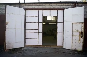 Утеплення воріт гаража пінопластом своїми руками (утеплення) Утеплення воріт гаража пінопластом своїми руками