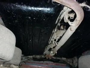 Чим промазати днище автомобіля від корозії розглядаємо правильні варіанти - твій АВТОПУЛЬС (корозія) Чим промазати днище автомобіля від корозії розглядаємо правильні варіанти - твій АВТОПУЛЬС