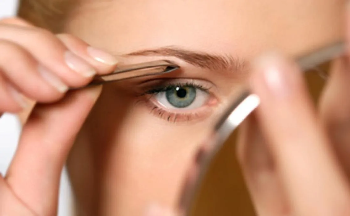 вищипування брів