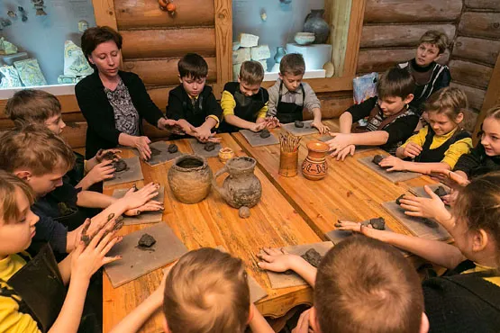 Виставкові експозиції фондових колекцій; приклади експозицій і виставок музею (виставкова експозиція) Виставкові експозиції фондових колекцій; приклади експозицій і виставок музею
