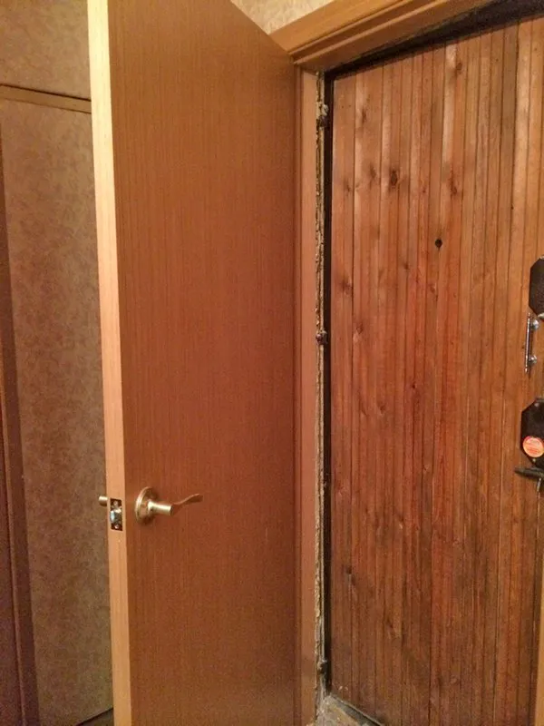Другі вхідні двері навіщо потрібна і як встановити, двері будинку