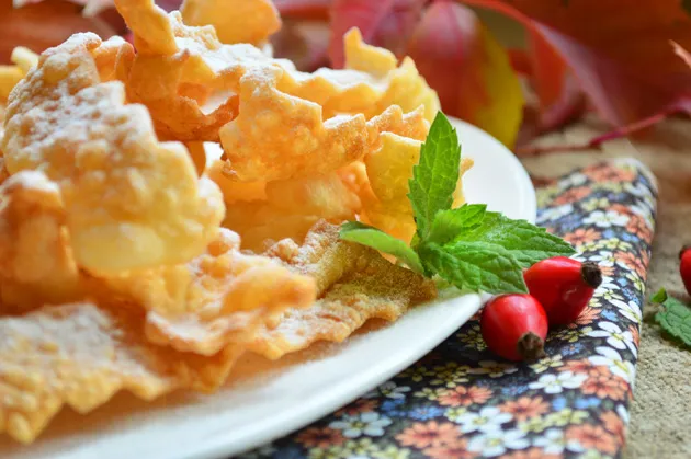 Хрусткий хмиз класичний рецепт на горілці з покроковими фото (рецепт) Хрусткий хмиз класичний рецепт на горілці з покроковими фото