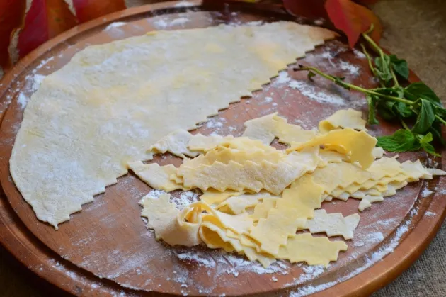 Хрусткий хмиз класичний рецепт на горілці з покроковими фото (хмиз) Хрусткий хмиз класичний рецепт на горілці з покроковими фото