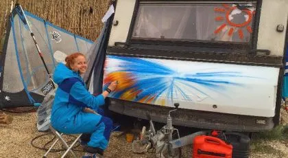 100 Вагонів, марина живе в своєму трейлері вже три роки (роки) 100 Вагонів, марина живе в своєму трейлері вже три роки
